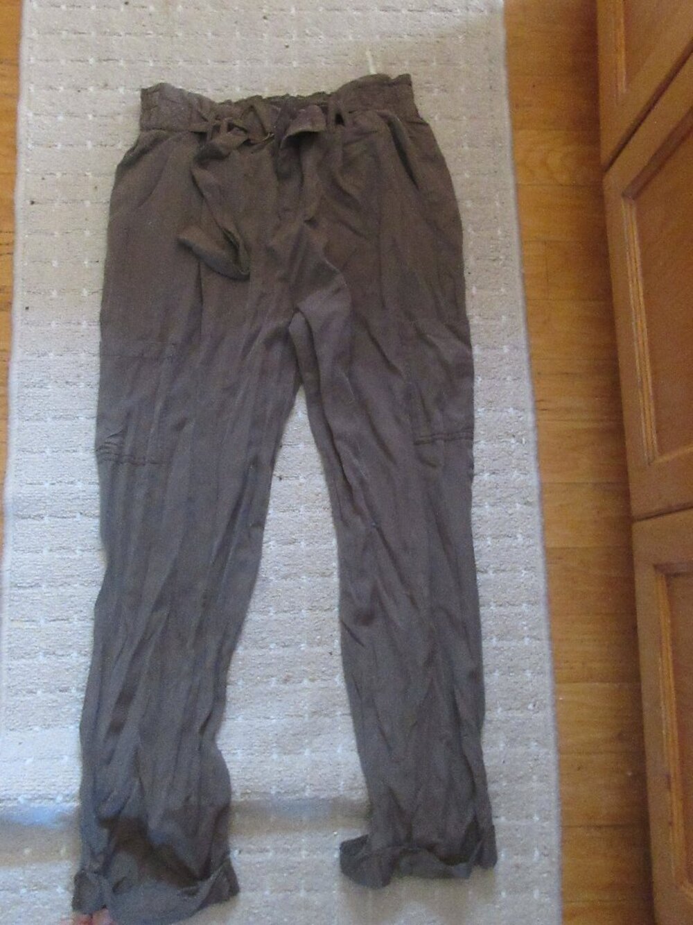 Illa Illa nwot modern olive high waist pull on cargo pants tencel M